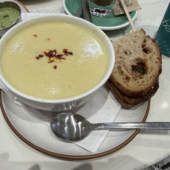 Slate Cafe - Spiced Cauliflower Soup (GF, V) - Cafes Near Me - New York, New York