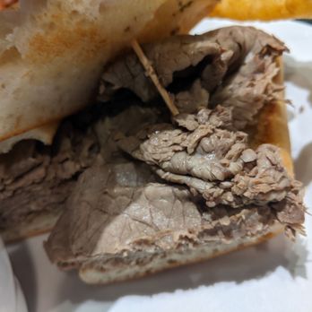 Muggn'z Family Restaurant - Canadian (New) Near Me - Edmonton, Alberta