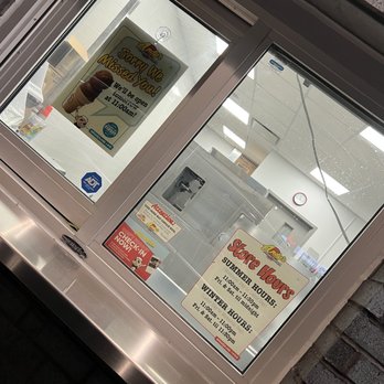 Andy's Frozen Custard - Clock says 11:20, sign says open until 11:30... other sign says you get no ice cream because we closed early. - Ice Cream & Frozen Yogurt Near Me - Lakeland, Florida Andy's Frozen Custard - Clock says 11:20, sign says open until 11:30... other sign says you get no ice cream because we closed early. - Ice Cream & Frozen Yogurt Near Me - Lakeland, Florida