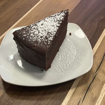 Vinile Chophouse - Chocolate Layer Cake - Italian Near Me - New York, New York Vinile Chophouse - Chocolate Layer Cake - Italian Near Me - New York, New York