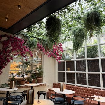 Bairro do Avillez - Páteo - Patio area of the restaurant - Seafood Near Me - Lisbon, 11