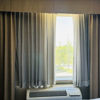 Holiday Inn Bakersfield - Hotels Near Me - Bakersfield, California