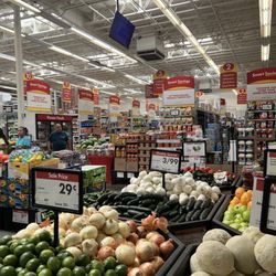 Smart & Final - Store inside