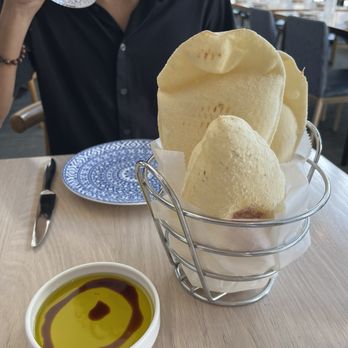 Zaytinya - Balloon bread & olive oil - Greek Near Me - Washington, DC, District of Columbia