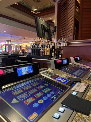 Shutters Bar by null