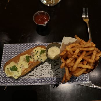 Bar Mar - Lobster Roll and Fries - Seafood Near Me - Chicago, Illinois