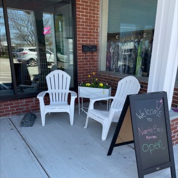 Niantic Bay Nutrition - Outside seating area - Juice Bars & Smoothies Near Me - East Lyme, Connecticut Niantic Bay Nutrition - Outside seating area - Juice Bars & Smoothies Near Me - East Lyme, Connecticut