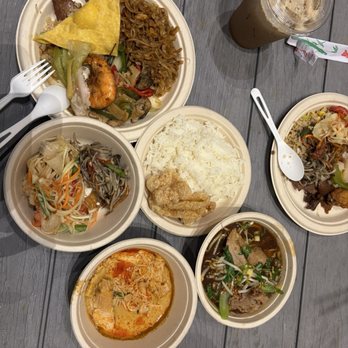 Wat Promwachirayan - Curry, boat noodle, papaya salad, rice, pork rind, wonton, pad thai, mixed vegetables, Thai coffee - Festivals Near Me - St. Louis Park, Minnesota