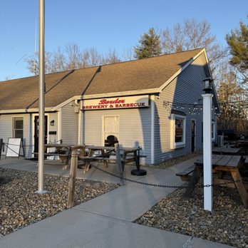 Border Brewery and Barbecue - Breweries Near Me - Salem, New Hampshire