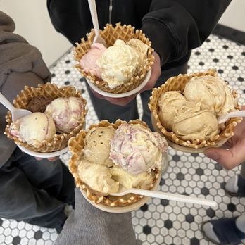 Jeni's Splendid Ice Creams - Gooey butter cake, wedding cake, double dough, brown butter almond brittle - Ice Cream & Frozen Yogurt Near Me - Gilbert, Arizona