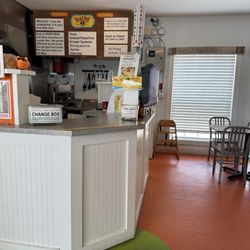 Peachy's Beach Eats - Entrance/Counter