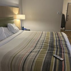 Country Inn & Suites by Radisson - Greenfield - Soft King bed