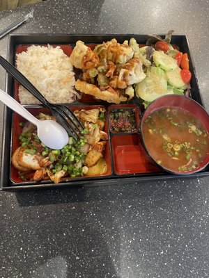 Mi & Yu Noodle Bar by null