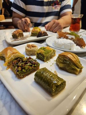 Karaköy Güllüoğlu - Nadir Güllü by null