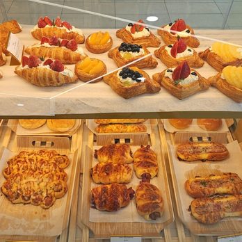 Ben Wong’s Tea - Hot dog bread, fresh fruit and cream pastries - Coffee & Tea Near Me - Richmond, Virginia