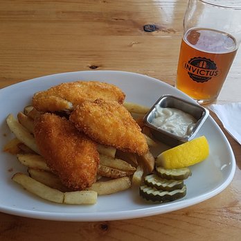 Invictus Brewing - Sunnies and Chips with an Avenger IPA - Breweries Near Me - Blaine, Minnesota