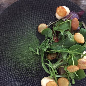 Bloempot - Menu du midi : veau, endive braisée, petites pomme de terre soufflées, jeunes pousses et mayonnaise fumée.  Un régal ! - Modern European Near Me - Lille, 59