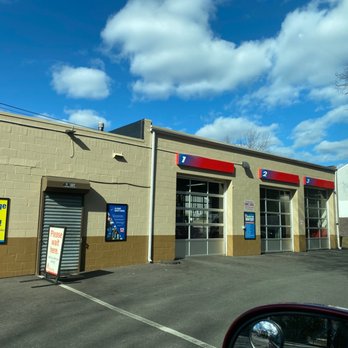 Valvoline Instant Oil Change - Them closing the door at 3:55pm, and telling me they want to go home. - Oil Change Stations Near Me - Fairfield, Connecticut Valvoline Instant Oil Change - Them closing the door at 3:55pm, and telling me they want to go home. - Oil Change Stations Near Me - Fairfield, Connecticut