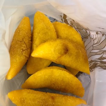 Mi Casita Bakery - Empanada de Carne - Bakeries Near Me - Pembroke Pines, Florida