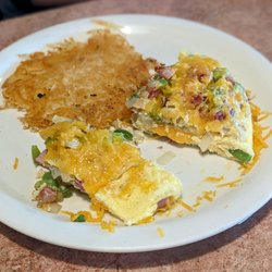 Country Waffles - Omelette & hash browns