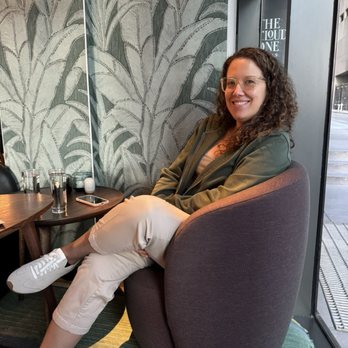The Cloud One - Deli sitting area - Hotels Near Me - New York, New York