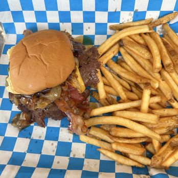 Smash Daddy's - Build your own smash burger - Burgers Near Me - Hartford, Wisconsin Smash Daddy's - Build your own smash burger - Burgers Near Me - Hartford, Wisconsin