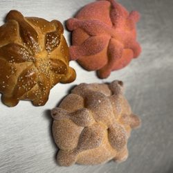 La Deliciosa Bakery - Pan de muerto