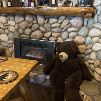Fireside Lodge - Table for eating or games. - Hotels Near Me - South Lake Tahoe, California Fireside Lodge - Table for eating or games. - Hotels Near Me - South Lake Tahoe, California