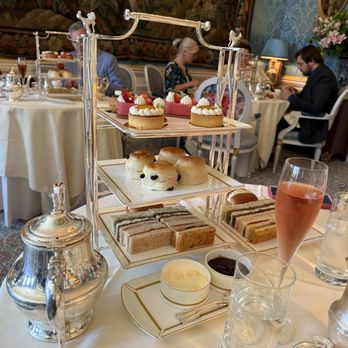 The Ritz Restaurant - British Near Me - London, XGL The Ritz Restaurant - British Near Me - London, XGL
