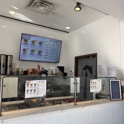 Bun Bun Cafe & Poke