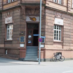 Café Ohne Gleichen - Aussenansicht - an der Ecke zur Bahnhofsstrasse