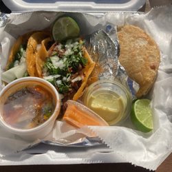 Taqueria Las Comadres Conway - Birria taco and a gordita. Yummy!!!!