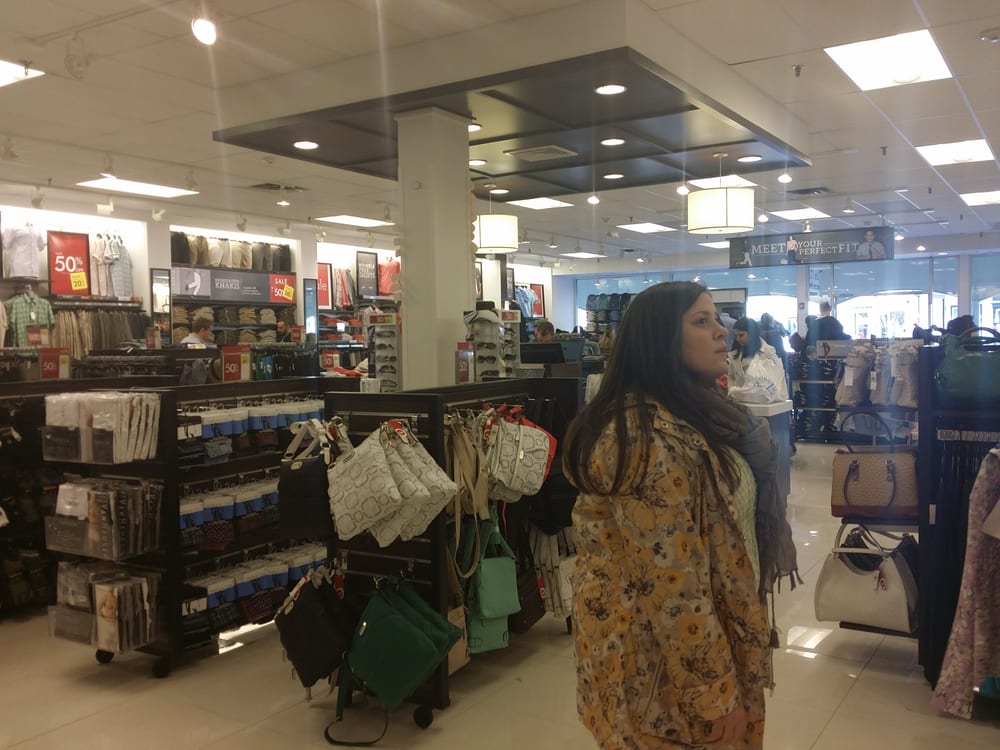 VAN HEUSEN FACTORY OUTLET STORE WOODBURY COMMON Updated September