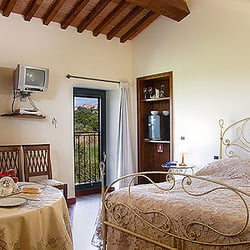 il Palazzo dei Diavoli - Interno della camera matrimoniale La Camelia