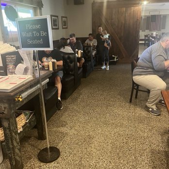 Lake Superior Smokehouse Brewpub - Dining room - Brewpubs Near Me - Harvey, Michigan