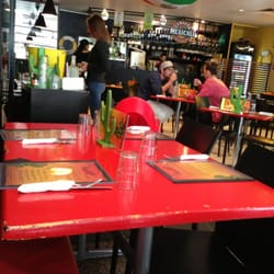 La Quinta Mexican Cafe y Bar - Restaurant inside