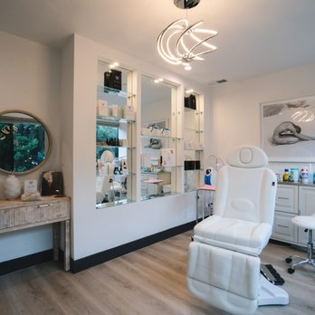 1. Robertson Wellness and Aesthetics