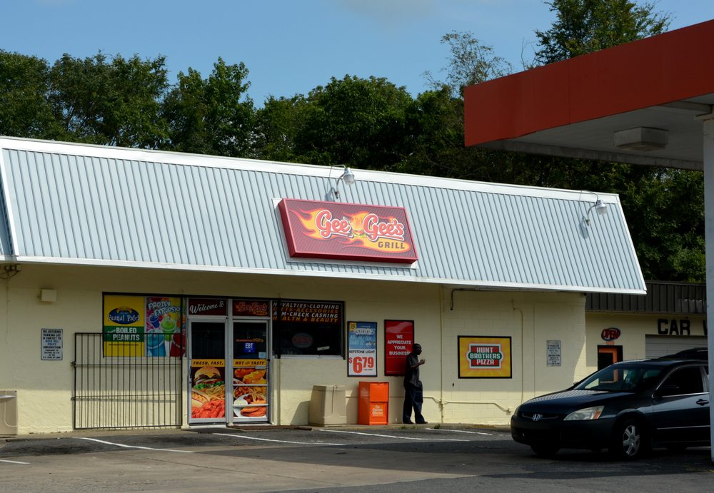 Gee Gee's Little Giant Logo