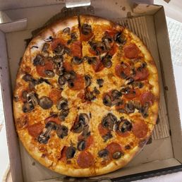 Mushroom and pepperoni pizza Mushroom and pepperoni pizza
