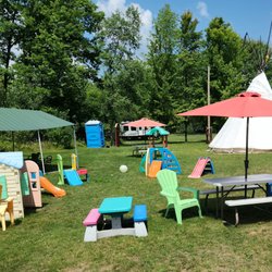 Zoom In Eatery - Outdoor seating