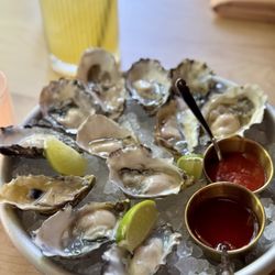 Omakase Por Favor - $2 happy hour oysters + margarita