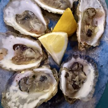 Sunset Beach Oyster Bar - Live/Raw Food Near Me - Jamestown, Rhode Island