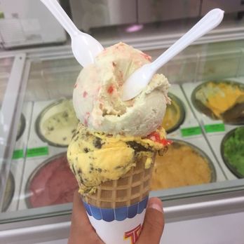 La Flor Michoacana - "Guacamole" (top) & "tres leches cake" (bottom) - Ice Cream & Frozen Yogurt Near Me - Charlottesville, Virginia La Flor Michoacana - "Guacamole" (top) & "tres leches cake" (bottom) - Ice Cream & Frozen Yogurt Near Me - Charlottesville, Virginia