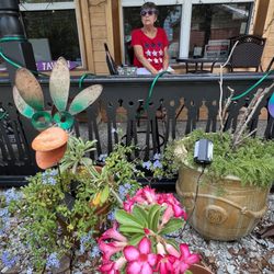 Village Tavern of Sebastian - Monica & the flowers out front