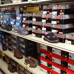 McCaig's Boot & Shoe - Ladies safety shoes.