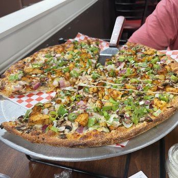 Pizza Twist - Chicken Tikka Masala Chicago Style Pizza - Pizza Near Me - Fresno, California Pizza Twist - Chicken Tikka Masala Chicago Style Pizza - Pizza Near Me - Fresno, California