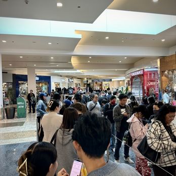 Warabimochi Kamakura - Insane long line, two hour wait time - Desserts Near Me - Arcadia, California