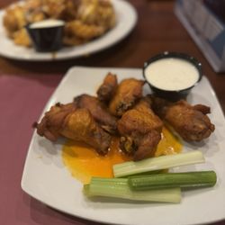Digger's Ales N' Eats - Hot Wings