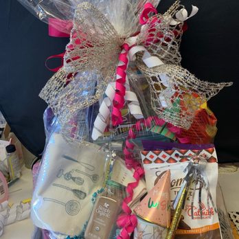 Baskets by Beverly - Gorgeous gift with a baking dish used as a basket! - Gift Shops Near Me - San Jose, California