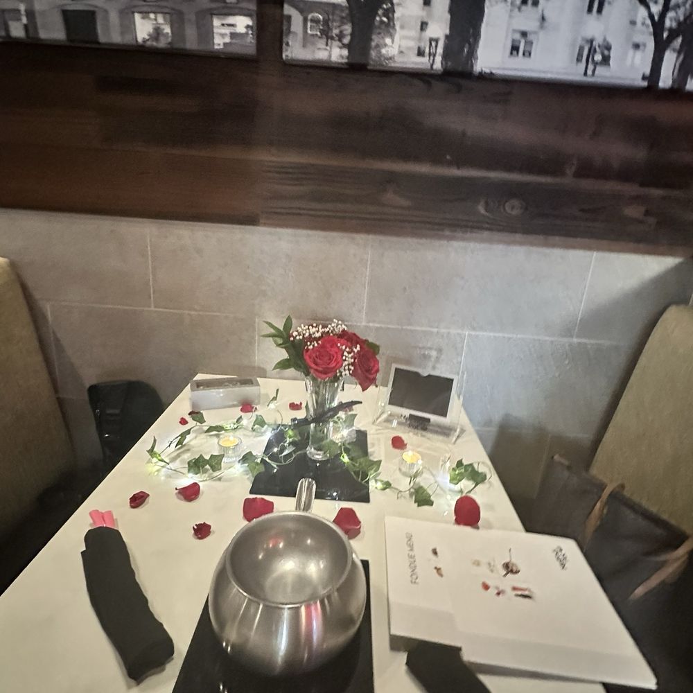 Melting Pot - New Haven - The decorated table with roses, picture frame and chocolate covered strawberries. - Desserts Near Me - New Haven, Connecticut Melting Pot - New Haven - The decorated table with roses, picture frame and chocolate covered strawberries. - Desserts Near Me - New Haven, Connecticut